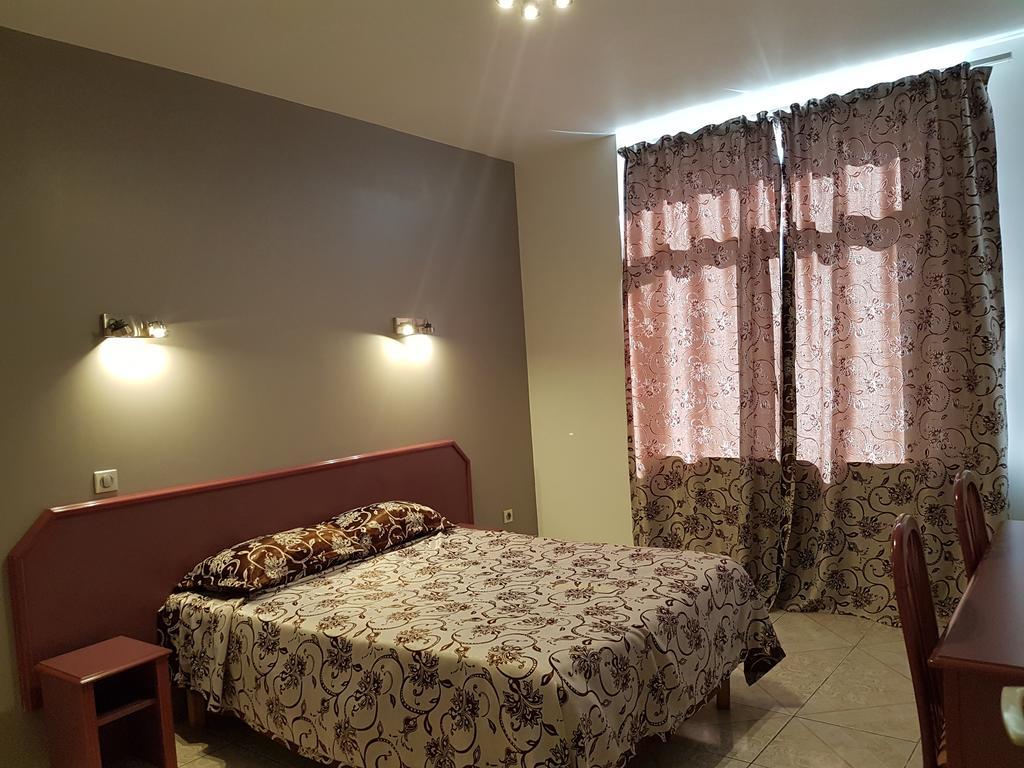 Hotel Coq Hardi Лил Екстериор снимка