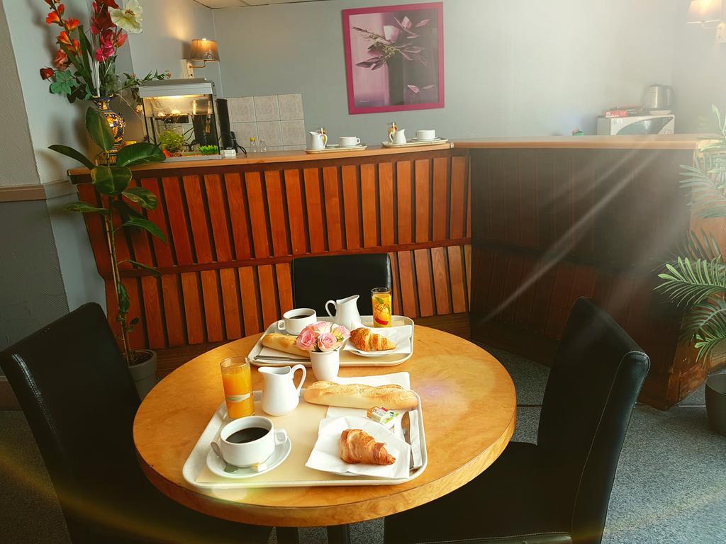 Hotel Coq Hardi Лил Екстериор снимка