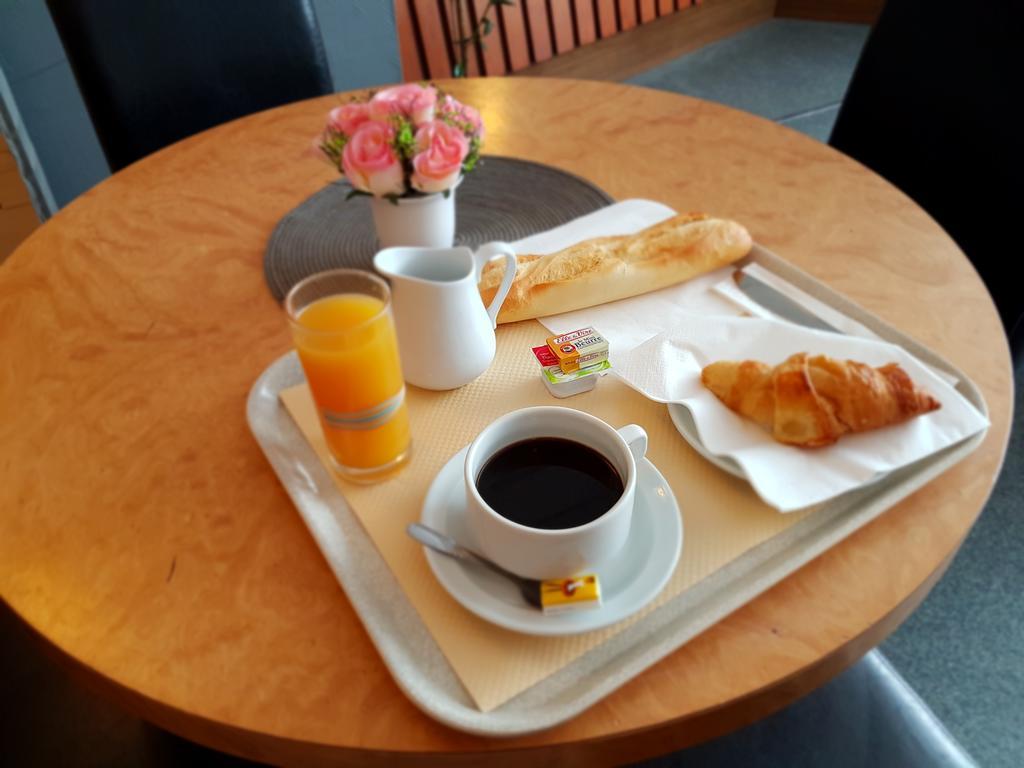 Hotel Coq Hardi Лил Екстериор снимка