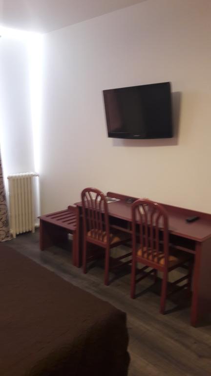 Hotel Coq Hardi Лил Екстериор снимка