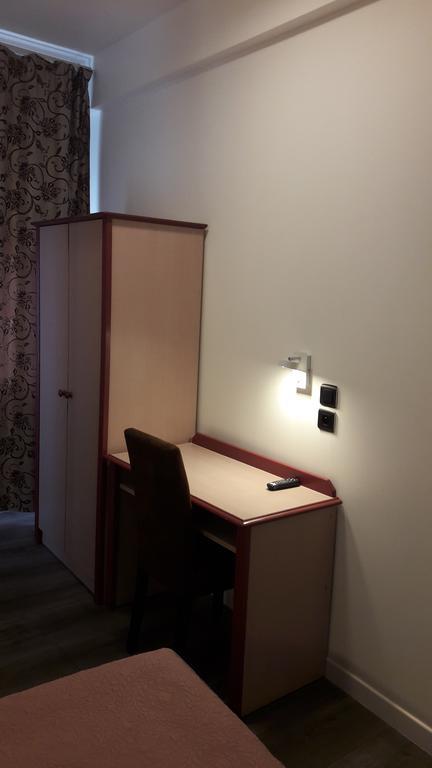 Hotel Coq Hardi Лил Екстериор снимка